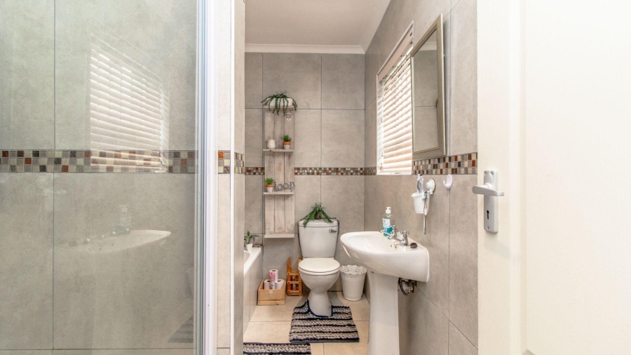 3 Bedroom Property for Sale in Franskraal Western Cape